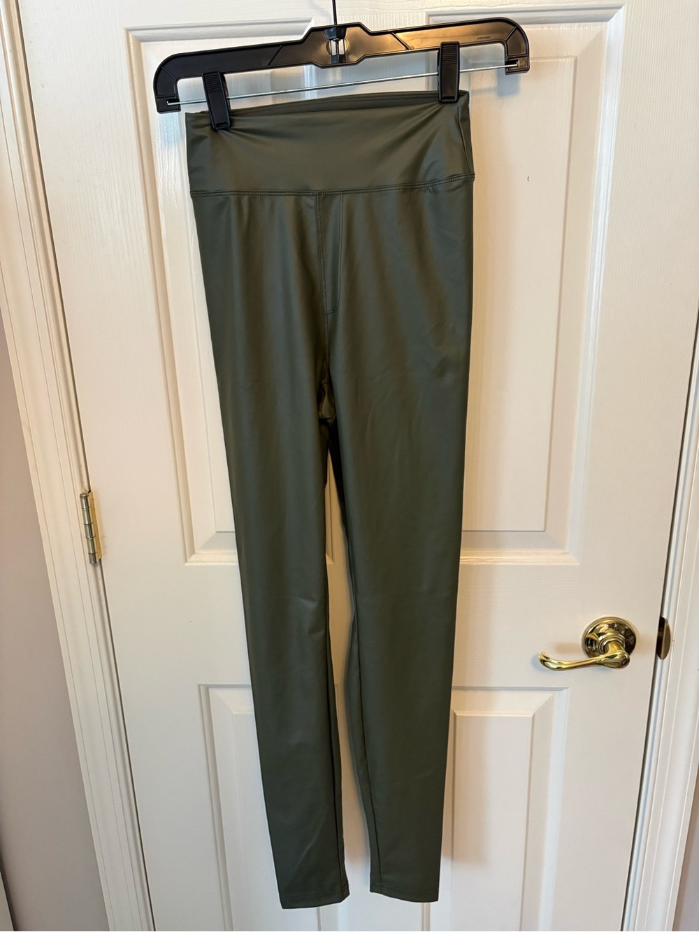 High-Rise Olive Green Leggings - Smooth Stretch